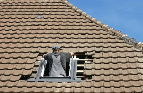 Pose de velux - Sathonay-Village